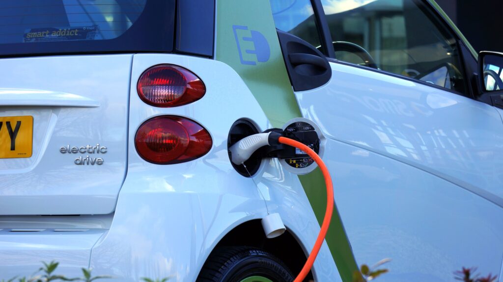 Cargadores para vehiculos electricos. Ahorra en tus facturas de Luz